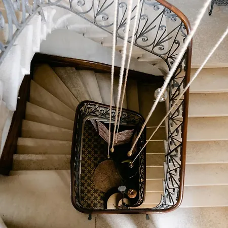 Chateau De Guest house Lemps (Ardeche)
