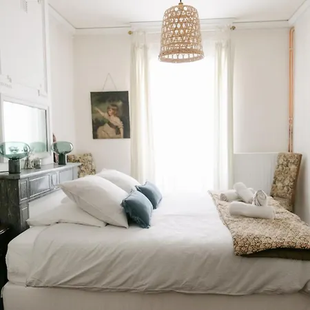 Chateau De Guest house Lemps (Ardeche)