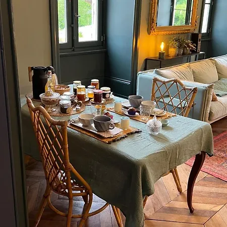Guest house Chateau De *